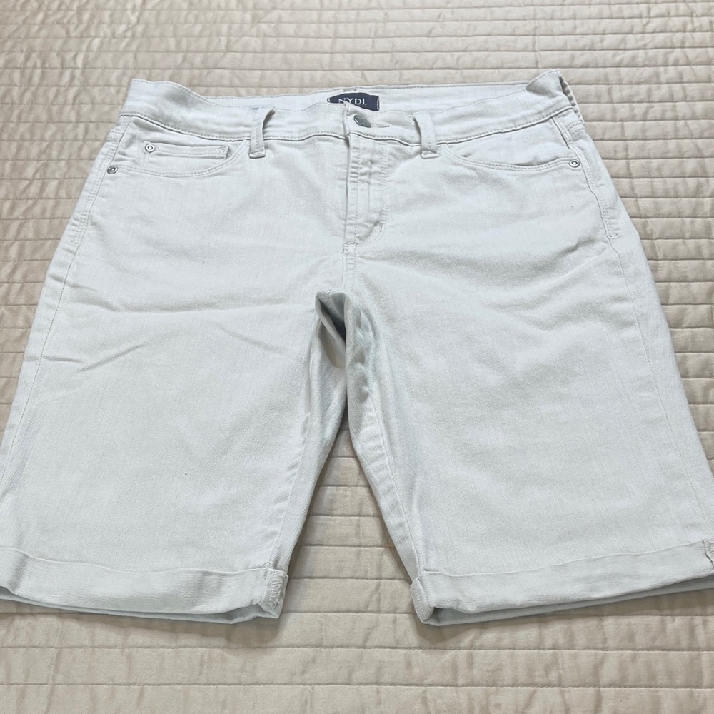 NYDJ BRIELLA OFF WHITE  WOMENS SIZE 8 Bermuda LIFT AND TUCK Denim Shorts